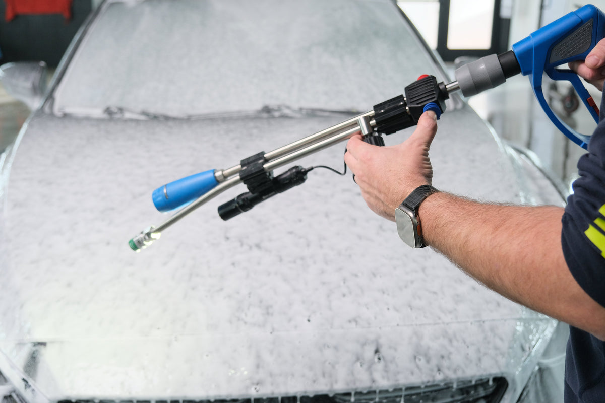 Sawed off freedom foamer with blue foaming nozzle