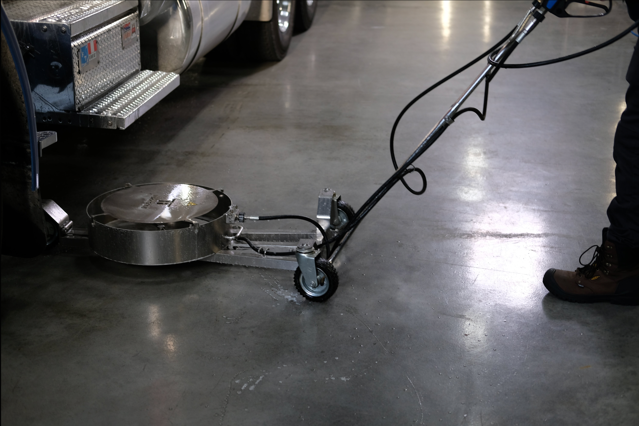 Mosmatic Hurricane Pro HURpz-520 Undercarriage Cleaner 80.618 - Chem-X