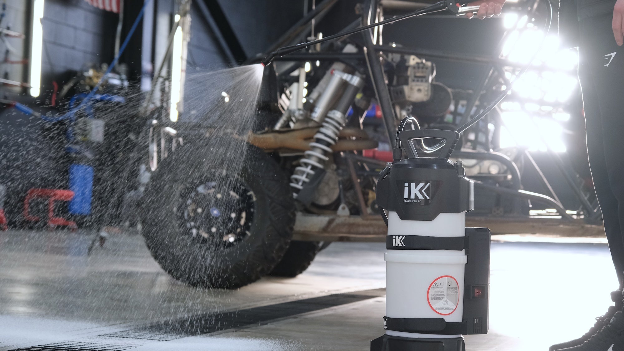 iK E Foam Pro 12 with Battery Powered Air Compressor - Chem-X