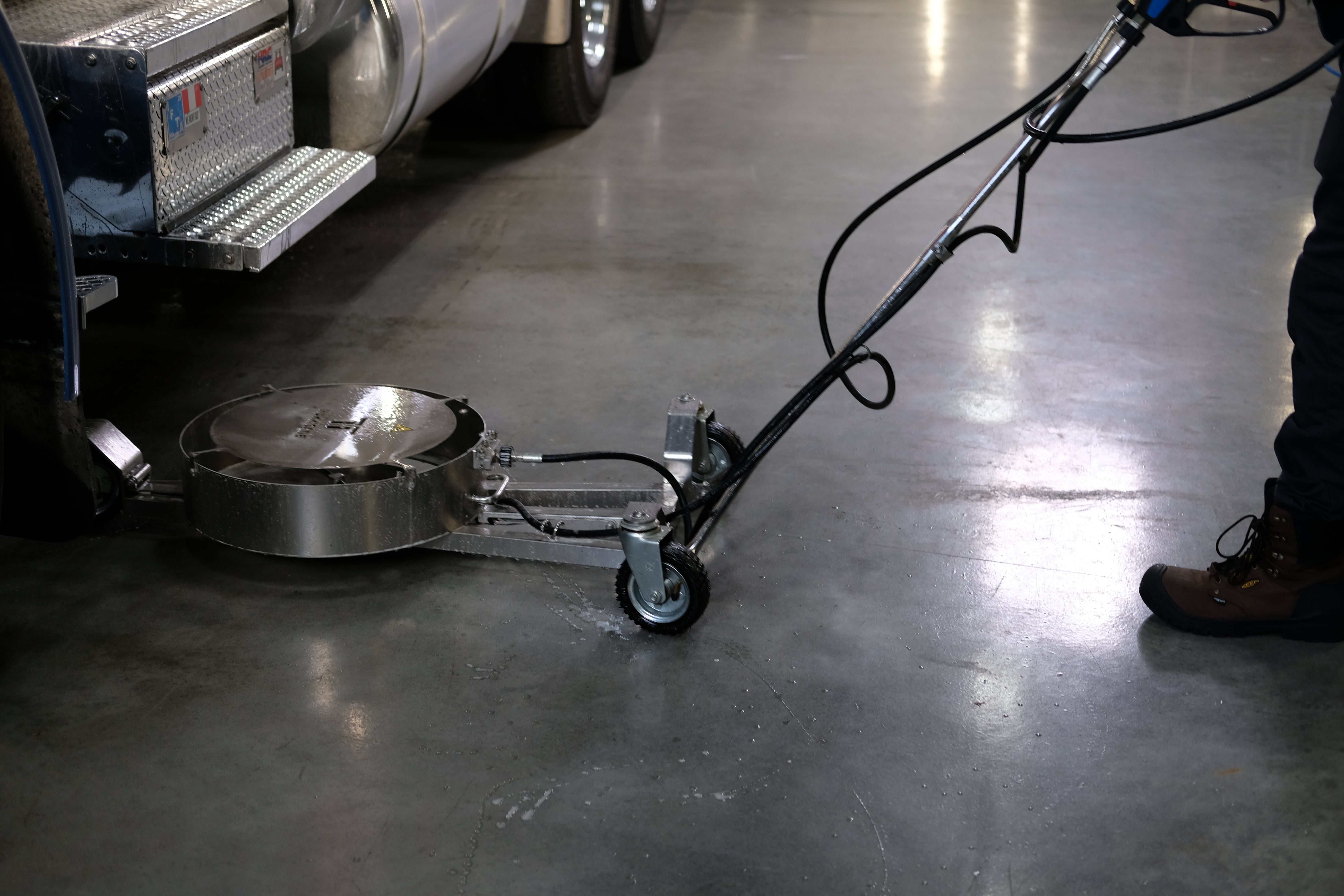 Mosmatic Hurricane Pro HURpz-520 Undercarriage Cleaner 80.618 – Chem-X