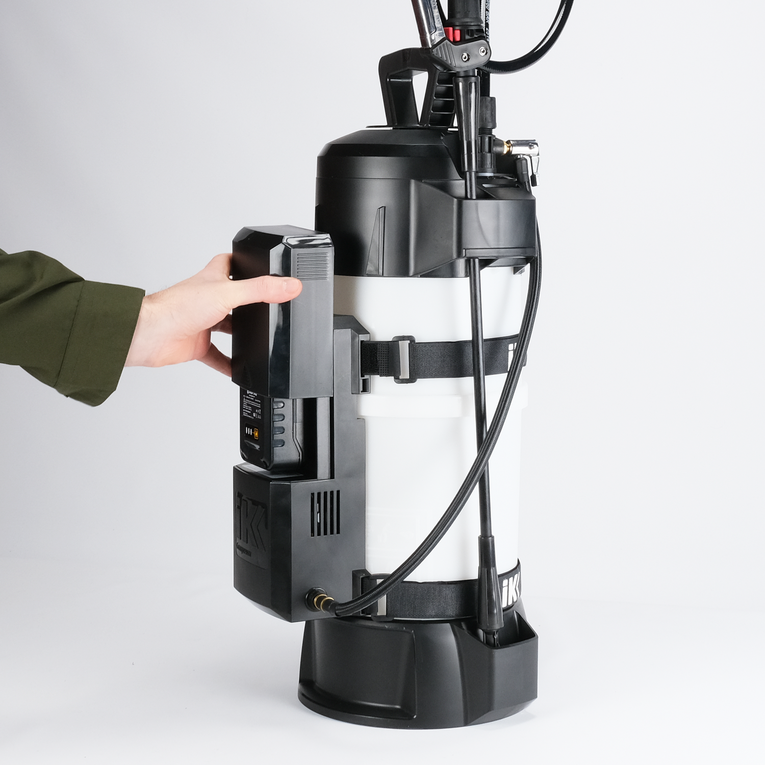 iK E Foam Pro 12 with Battery Powered Air Compressor - Chem-X